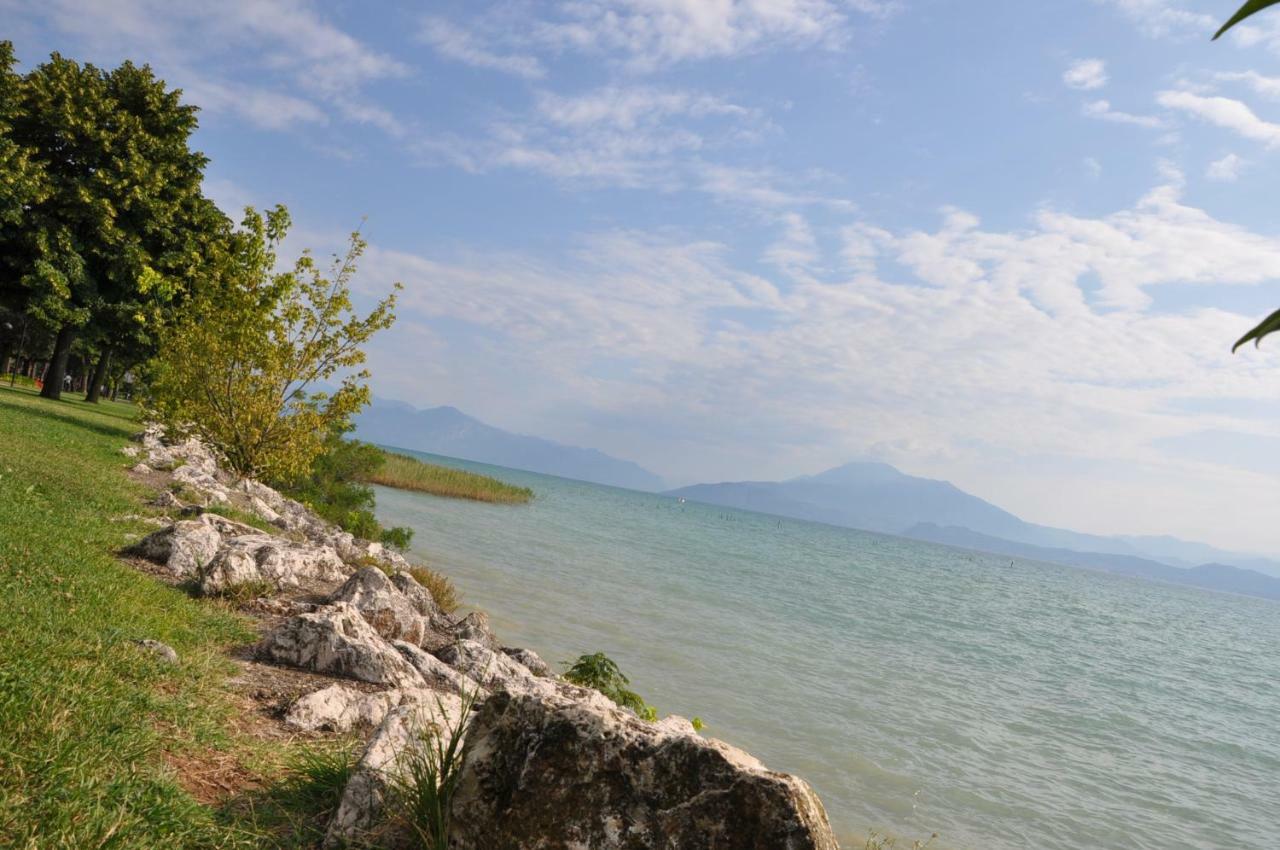 Royal Apartments Garda Sirmione Exterior photo
